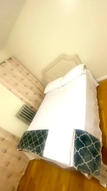 Minutes From Jfk, Beautiful With Peaceful, Cosy, Private Hospedagem domiciliar Nova York