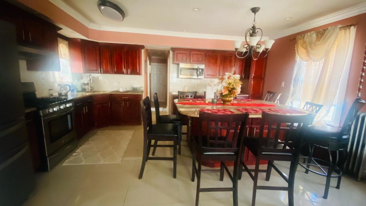 Hospedagem domiciliar Minutes From Jfk, Beautiful With Peaceful, Cosy, Private *